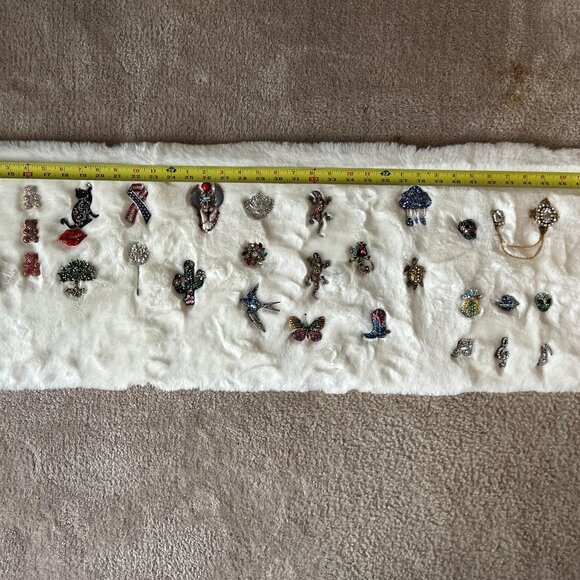 Brooch Bonanza – 40+ Vintage & Modern Pins – Start Your Collection Today! - Picture 7 of 7